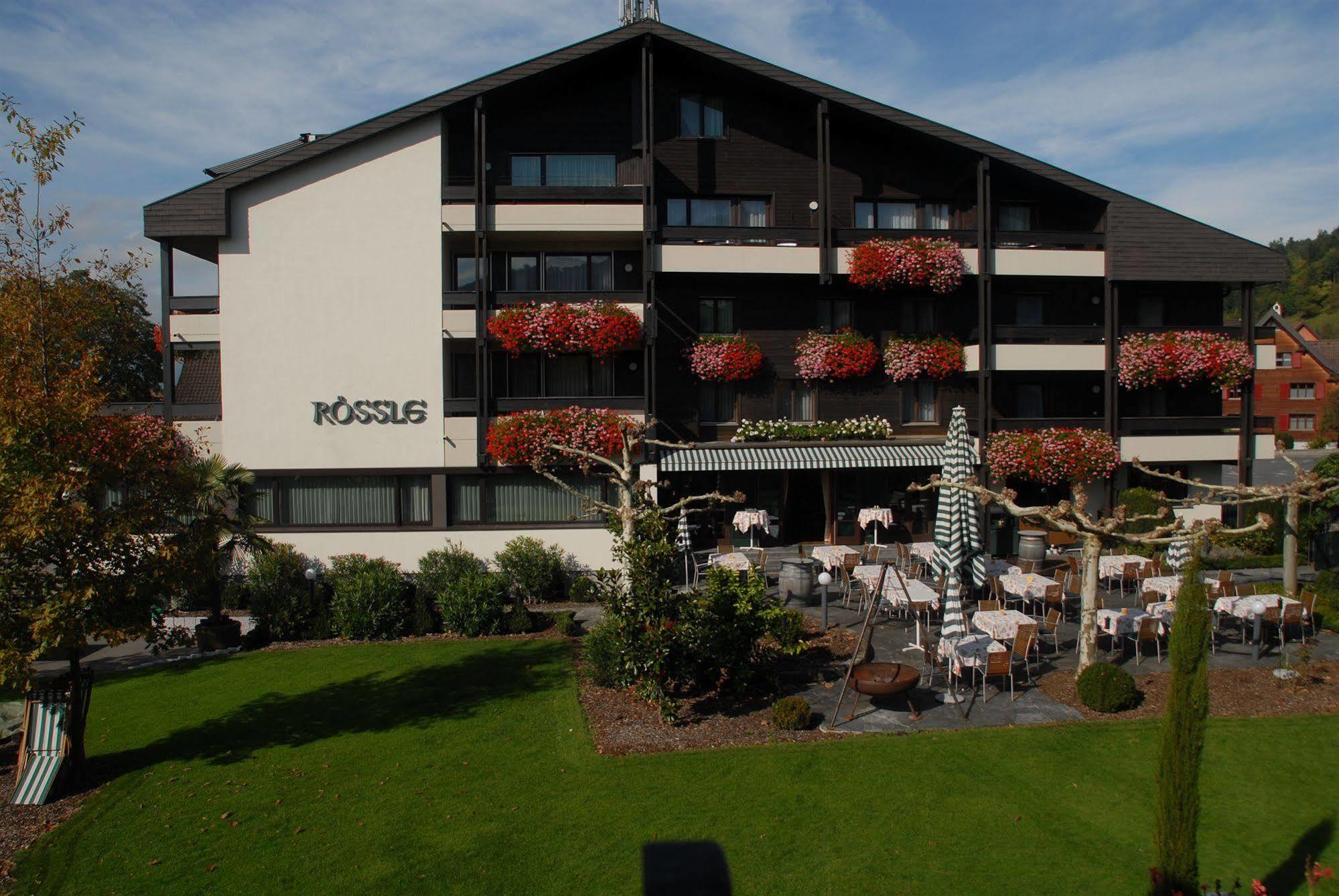 Hotel Restaurant Rössle 3*